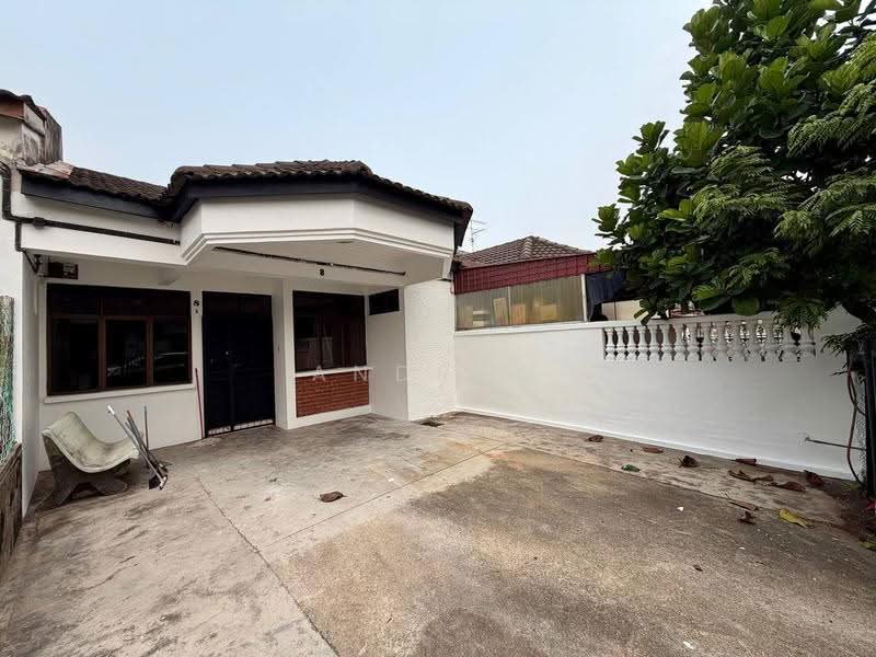 1-storey Terraced House for Sale in Taman Daya (Johor Bahru) - Andrew Teo - Exterior - PropertyGuru.com.my
