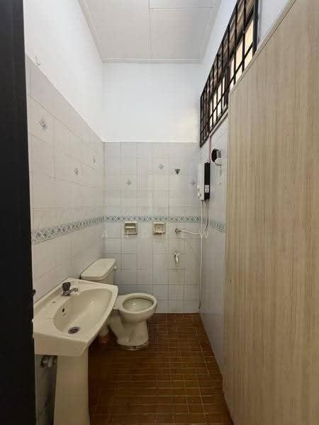 1-storey Terraced House for Sale in Taman Daya (Johor Bahru) - Andrew Teo - Bathroom - PropertyGuru.com.my