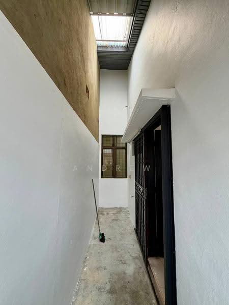 1-storey Terraced House for Sale in Taman Daya (Johor Bahru) - Andrew Teo - Corridor - PropertyGuru.com.my