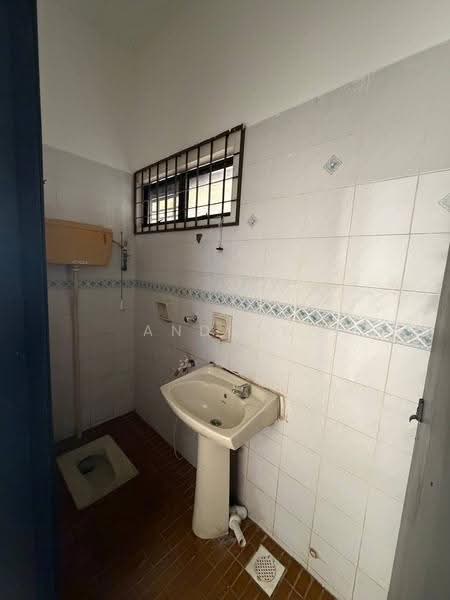 1-storey Terraced House for Sale in Taman Daya (Johor Bahru) - Andrew Teo - Bathroom - PropertyGuru.com.my
