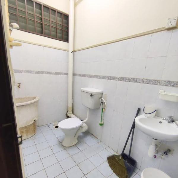Semi-Detached House for Rent in Bandar Tasek Mutiara (Simpang Ampat) - Ann Khor - Bathroom - PropertyGuru.com.my