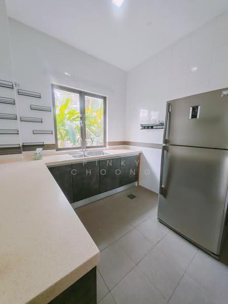 Bungalow House for Rent in Valencia (Sungai Buloh) - Pinky Choong - Kitchen - PropertyGuru.com.my