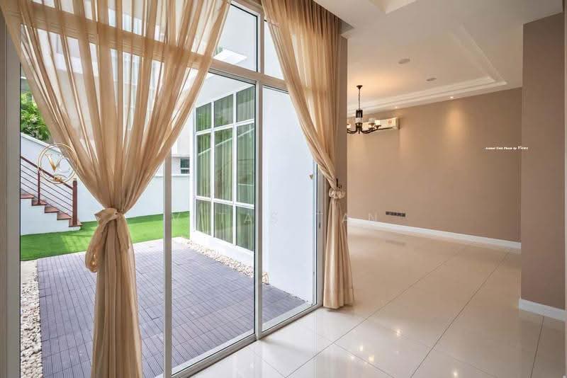 Rumah Berkembar untuk Dijual di Setia Eco Park (Setia Alam) - Vitas Tan - Living Room - PropertyGuru.com.my