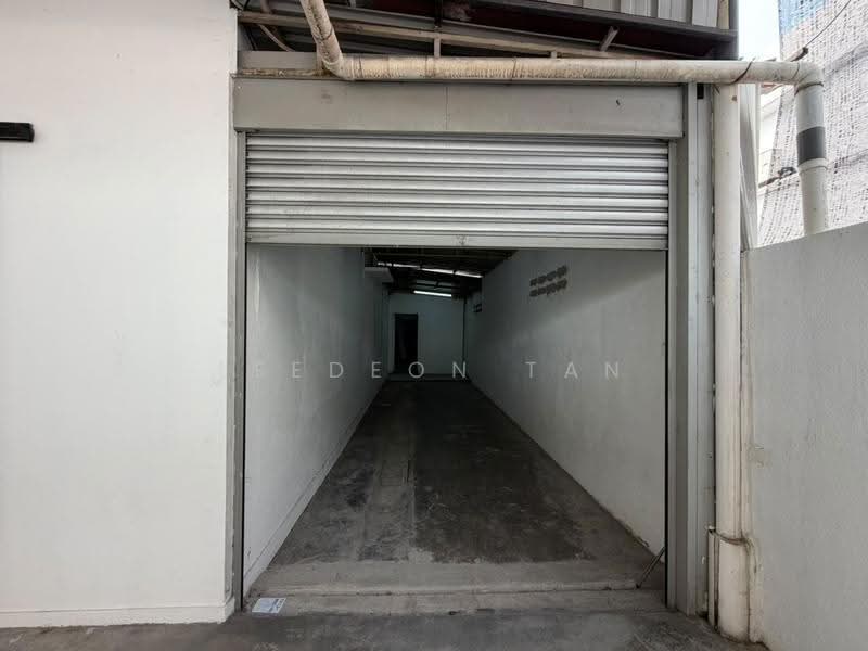 2-storey Terraced House for Rent in Seksyen 1a (Petaling Jaya) - Leedeon Tan - Entrance - PropertyGuru.com.my