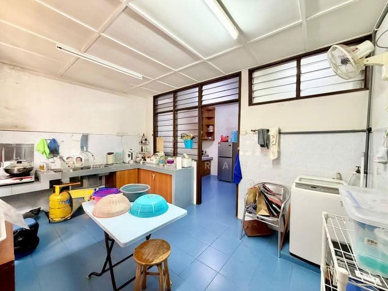 2-storey Terraced House for Sale in SS17 (Subang Jaya) - Azli Ibrahim - Kitchen - PropertyGuru.com.my