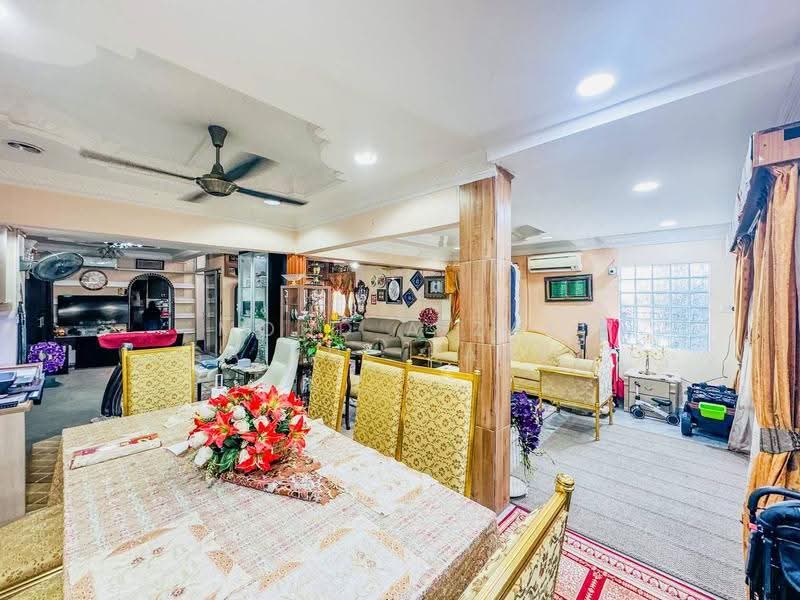 Rumah Teres 2-Tingkat untuk Dijual di Subang Jaya (Selangor) - Mohd Aizat Saiful Bahri - Living Room - PropertyGuru.com.my