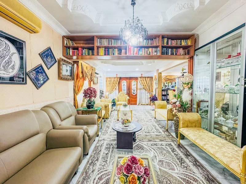 Rumah Teres 2-Tingkat untuk Dijual di Subang Jaya (Selangor) - Mohd Aizat Saiful Bahri - Living Room - PropertyGuru.com.my