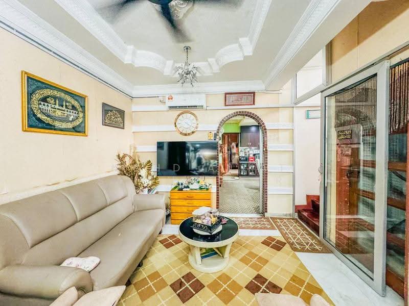 Rumah Teres 2-Tingkat untuk Dijual di Subang Jaya (Selangor) - Mohd Aizat Saiful Bahri - Living Room - PropertyGuru.com.my
