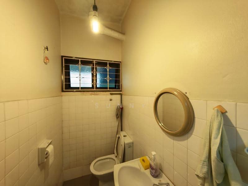 2-storey Terraced House for Sale in Taman Mayang (Petaling Jaya) - Sunny Chien - Bathroom - PropertyGuru.com.my