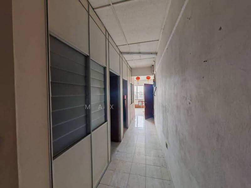 Shop / Office for Sale in Bandar Baru Permas Jaya (Permas Jaya) - Max Loh - Corridor - PropertyGuru.com.my