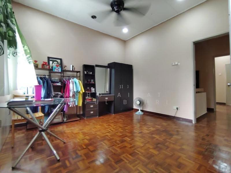 2-storey Terraced House for Sale in Putra Heights (Subang Jaya) - Mohd Aizat Saiful Bahri - Bedroom - PropertyGuru.com.my