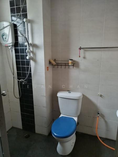 Apartment for Rent at Pelangi Heights - Evan Chan - Bathroom - PropertyGuru.com.my