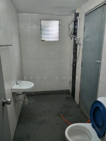 Apartment for Rent at Pelangi Heights - Evan Chan - Bathroom - PropertyGuru.com.my