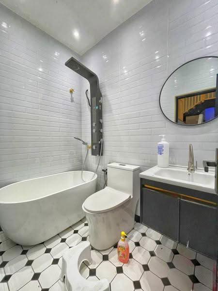 2-storey Terraced House for Sale in Bandar Nusaputra (Puchong) - Azli Ibrahim - Bathroom - PropertyGuru.com.my