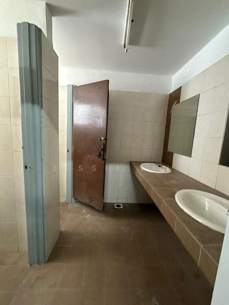 Kilang untuk Disewa di Rawang Perdana (Rawang) - Jessie Lin - Bathroom - PropertyGuru.com.my