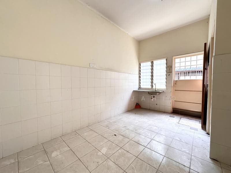2-storey Terraced House for Rent in Klang (Selangor) - Ameer Mujahid - Kitchen - PropertyGuru.com.my