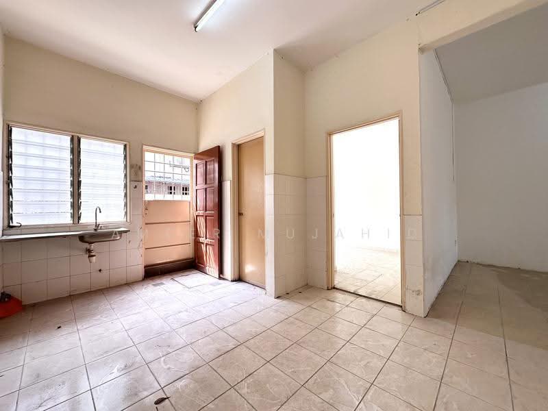 2-storey Terraced House for Rent in Klang (Selangor) - Ameer Mujahid - Kitchen - PropertyGuru.com.my