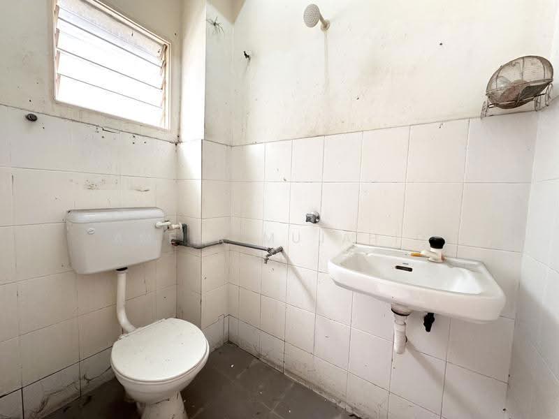 2-storey Terraced House for Rent in Klang (Selangor) - Ameer Mujahid - Bathroom - PropertyGuru.com.my