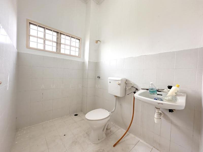 2-storey Terraced House for Rent in Klang (Selangor) - Ameer Mujahid - Bathroom - PropertyGuru.com.my