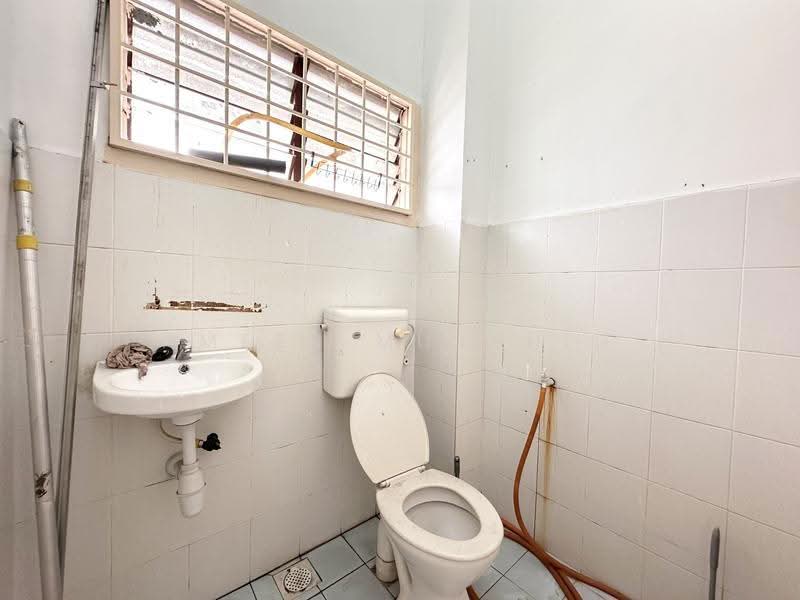 2-storey Terraced House for Rent in Klang (Selangor) - Ameer Mujahid - Bathroom - PropertyGuru.com.my