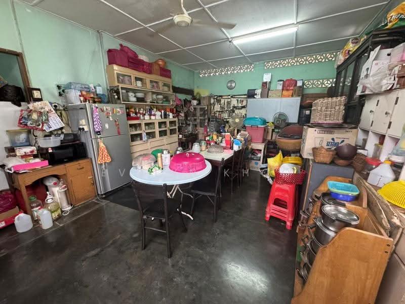 Bungalow House untuk Dijual di Kampung Kenanga (Rawang) - Evelyn Khoo - Kitchen & Dining - PropertyGuru.com.my