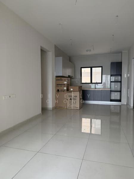 Condominium for Sale at Kings Bay @ Country Garden Danga Bay - Beverly Chong - Kitchen - PropertyGuru.com.my