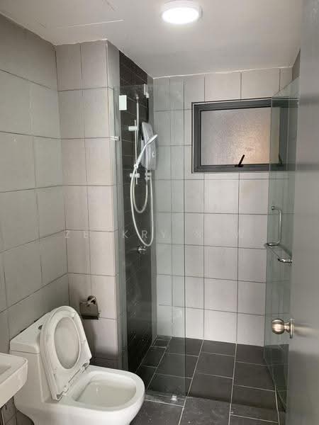 Kediaman Servis untuk Disewa di E'Island Lake Haven - Zeckry Saw - Bathroom - PropertyGuru.com.my