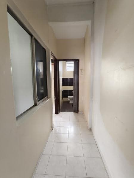 Rumah Teres 2-Tingkat untuk Dijual di Taman Datuk Thamby Chik Karim (Batu Berendam) - Angie Ng - Corridor - PropertyGuru.com.my