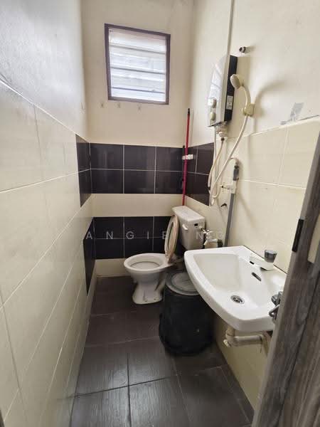 Rumah Teres 2-Tingkat untuk Dijual di Taman Datuk Thamby Chik Karim (Batu Berendam) - Angie Ng - Bathroom - PropertyGuru.com.my