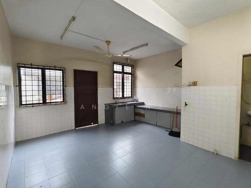 Rumah Teres 2-Tingkat untuk Dijual di Taman Datuk Thamby Chik Karim (Batu Berendam) - Angie Ng - Kitchen - PropertyGuru.com.my