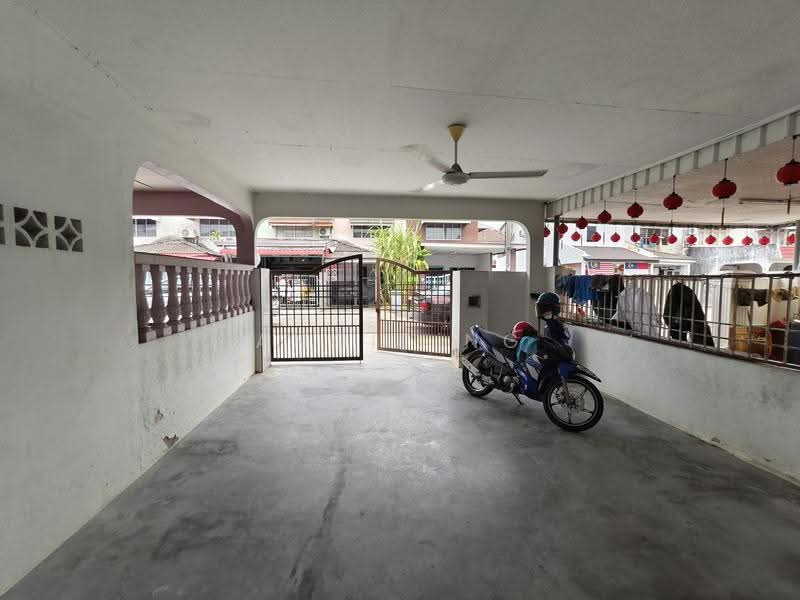 Rumah Teres 2-Tingkat untuk Dijual di Taman Datuk Thamby Chik Karim (Batu Berendam) - Angie Ng - Exterior - PropertyGuru.com.my