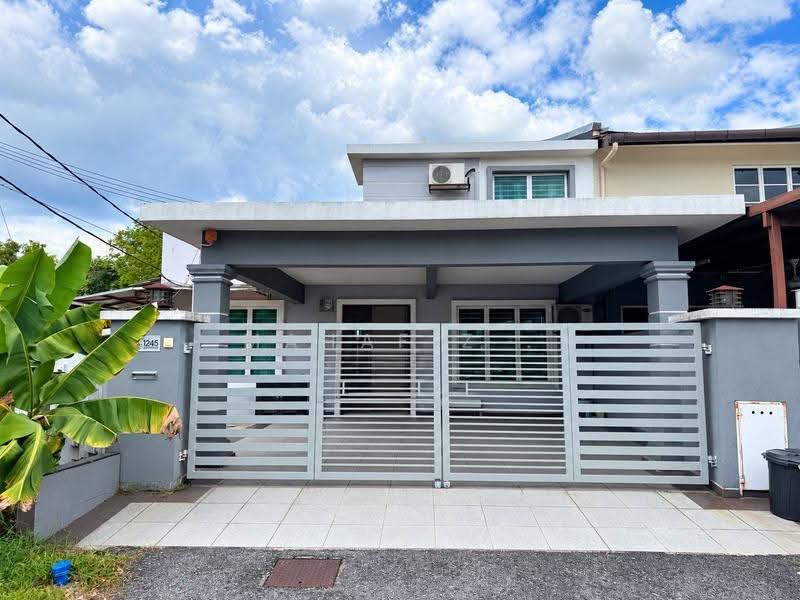 Rumah Teres 2-Tingkat untuk Dijual di Taman Kantan Permai (Kajang) - Mahafiz . - Exterior - PropertyGuru.com.my