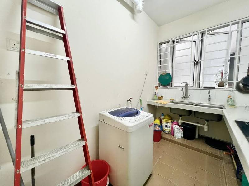 Kondominium untuk Dijual di Platinum Hill PV 2 - Azli Ibrahim - Kitchen - PropertyGuru.com.my