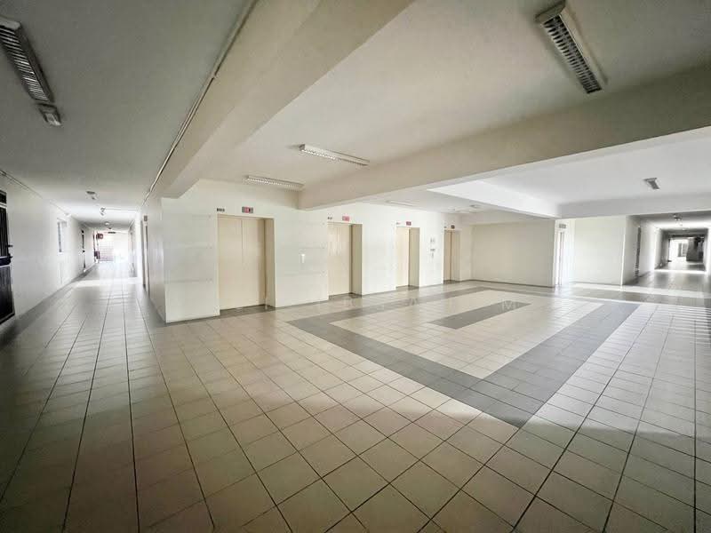 Kondominium untuk Dijual di Platinum Hill PV 2 - Azli Ibrahim - Corridor - PropertyGuru.com.my