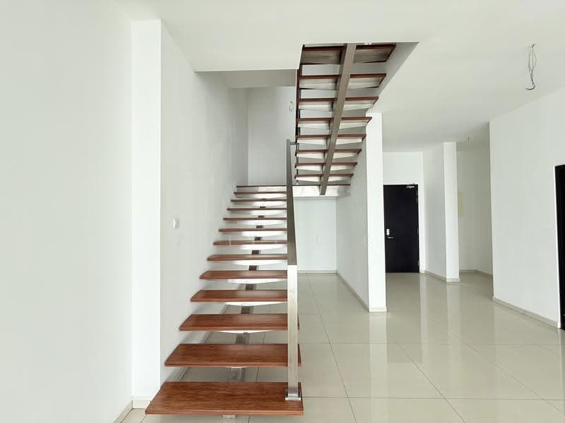 Pangsapuri untuk Dijual di Molek Pine 4 - Zhiyi Lee - Staircase - PropertyGuru.com.my