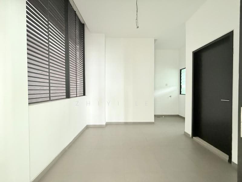 Pangsapuri untuk Dijual di Molek Pine 4 - Zhiyi Lee - Yard - PropertyGuru.com.my
