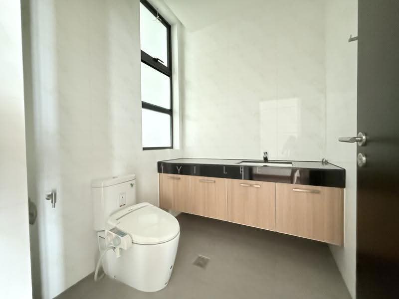 Pangsapuri untuk Dijual di Molek Pine 4 - Zhiyi Lee - Bathroom - PropertyGuru.com.my