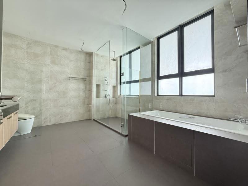 Pangsapuri untuk Dijual di Molek Pine 4 - Zhiyi Lee - Bathroom - PropertyGuru.com.my