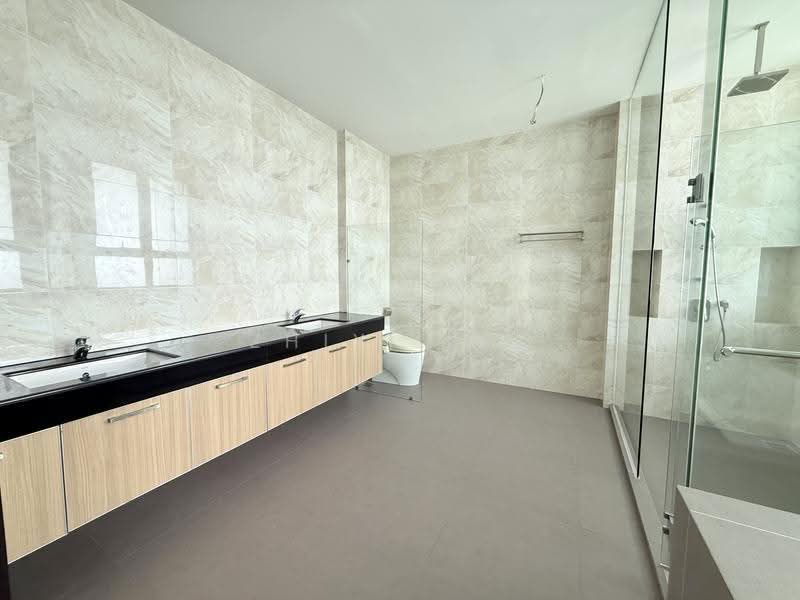 Pangsapuri untuk Dijual di Molek Pine 4 - Zhiyi Lee - Bathroom - PropertyGuru.com.my