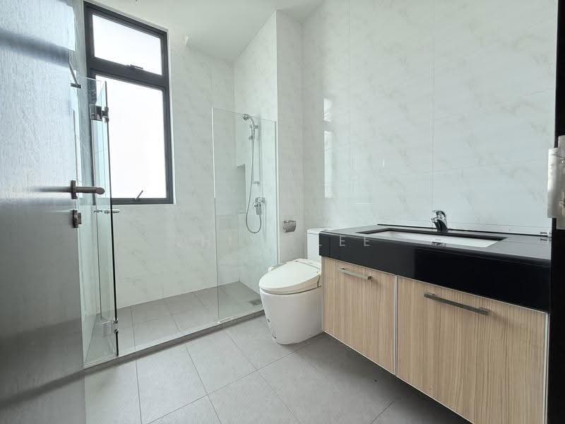 Pangsapuri untuk Dijual di Molek Pine 4 - Zhiyi Lee - Bathroom - PropertyGuru.com.my