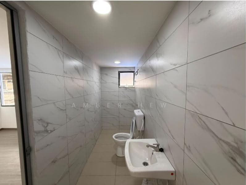 Rumah Teres 2-Tingkat untuk Dijual di plentong baru (Plentong) - Amber Hew - Bathroom - PropertyGuru.com.my