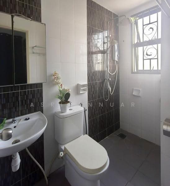 Terraced House for Sale in Sungai Buloh (Selangor) - Asri Annuar - Bathroom - PropertyGuru.com.my