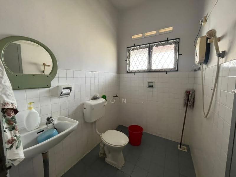 Semi-Detached House for Sale in Klebang (Melaka) - Woon . - Bathroom - PropertyGuru.com.my