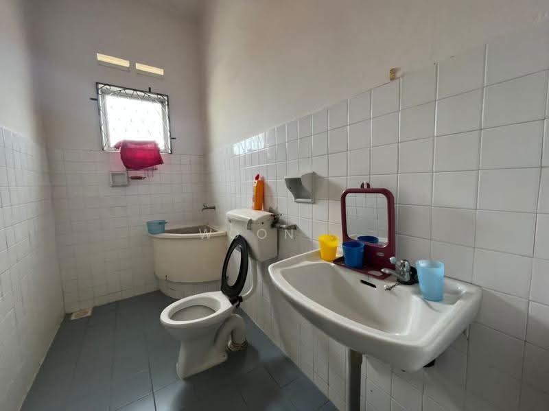 Semi-Detached House for Sale in Klebang (Melaka) - Woon . - Bathroom - PropertyGuru.com.my