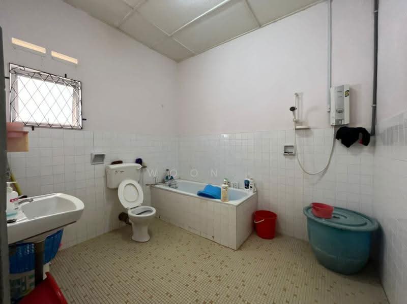 Semi-Detached House for Sale in Klebang (Melaka) - Woon . - Bathroom - PropertyGuru.com.my