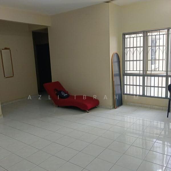 Pangsapuri untuk Dijual di Pangsapuri Kelana Impian - Azli Ibrahim - Living Room - PropertyGuru.com.my