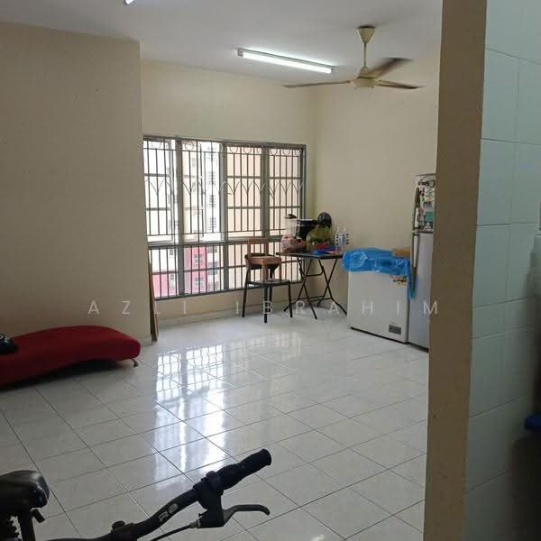 Pangsapuri untuk Dijual di Pangsapuri Kelana Impian - Azli Ibrahim - Living Room - PropertyGuru.com.my