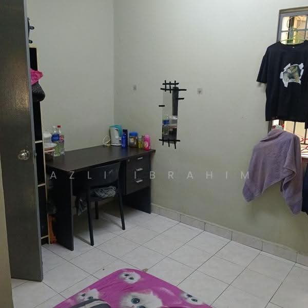 Pangsapuri untuk Dijual di Pangsapuri Kelana Impian - Azli Ibrahim - Bedroom - PropertyGuru.com.my