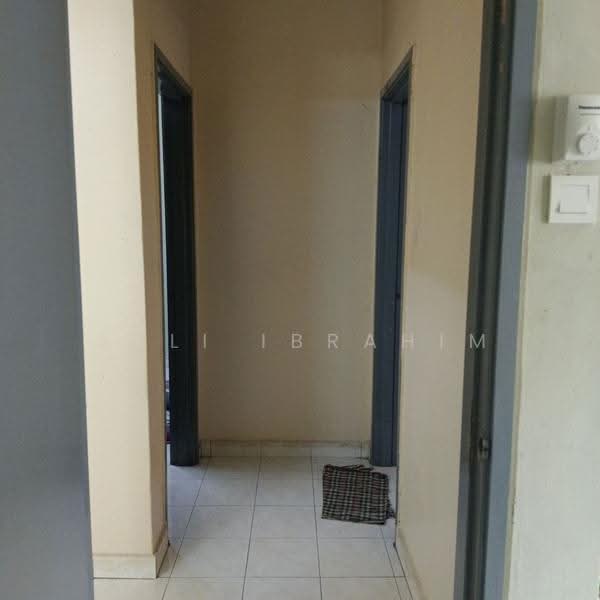 Pangsapuri untuk Dijual di Pangsapuri Kelana Impian - Azli Ibrahim - Corridor - PropertyGuru.com.my