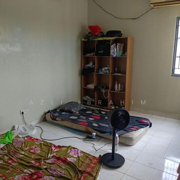 Pangsapuri untuk Dijual di Pangsapuri Kelana Impian - Azli Ibrahim - Bedroom - PropertyGuru.com.my